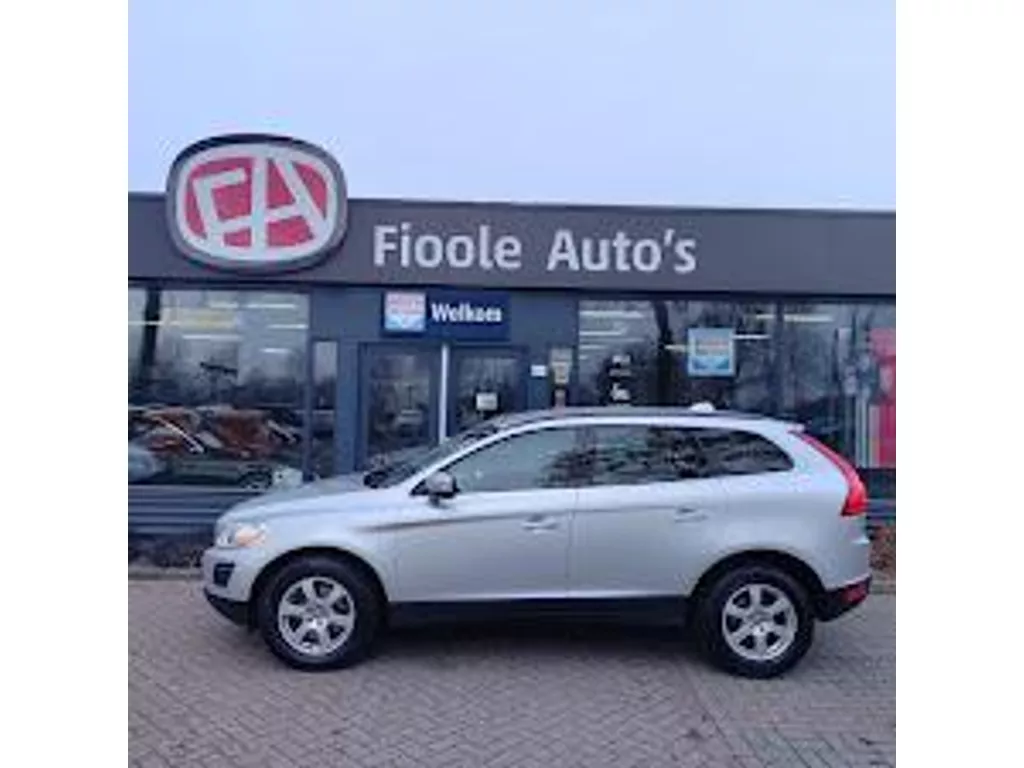 Volvo XC60 2.0 T5 Momentum Camera, PDC-A, stoelverwarming